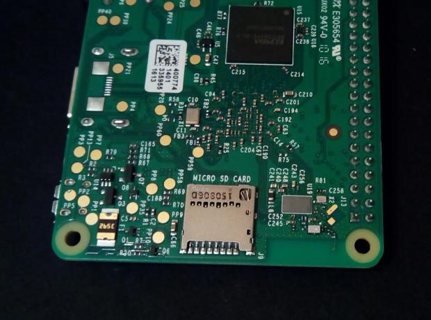 Raspberry Pi 3: Wi-Fi antenn ja Bluetooth