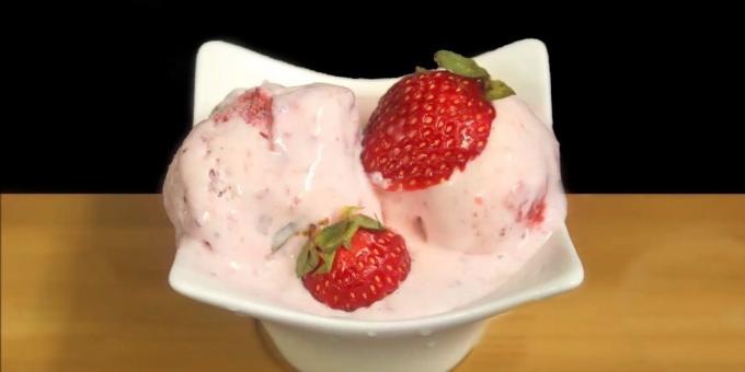 Kuidas kokk jäätise kondenspiima ja maasikad