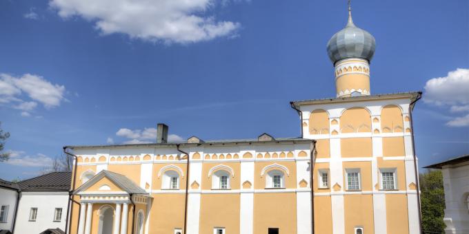 Varlaam-Khutynsky Spaso-Preobrazhensky klooster ja Gabriel Derzhavini haud