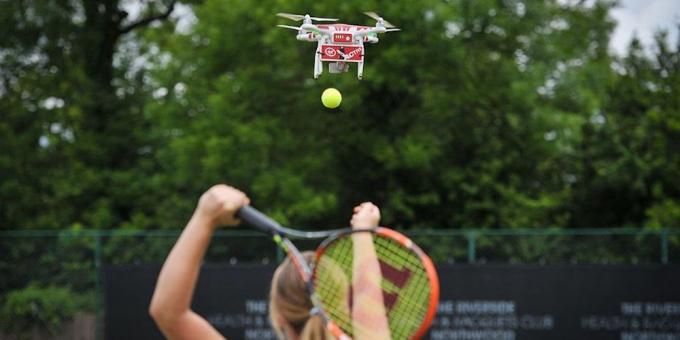 Drone aitab tennisistid