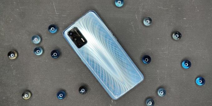 Realme GT 5G tagapaneel: korpuse tekstuur rõhutab "denim" mustrit tagaküljel