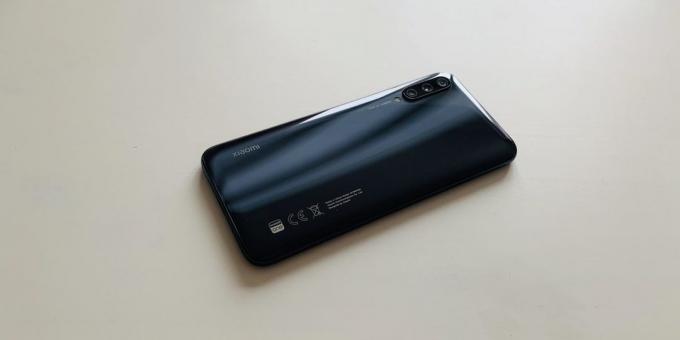 Xiaomi Mi A3: tagapaneelil