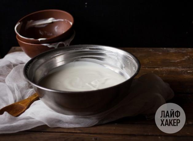 Omatehtud toorjuustu: segada hapukoorega ja jogurt