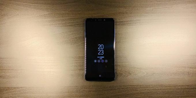 Samsung Galaxy A9: Alati Display