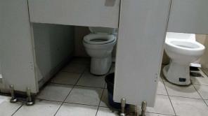 15 kohutavat tualettruumi baarides ja koolides