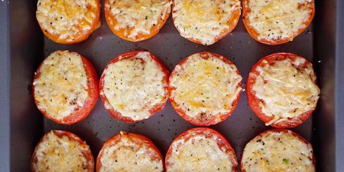 Küpsetatud tomatid juustuga