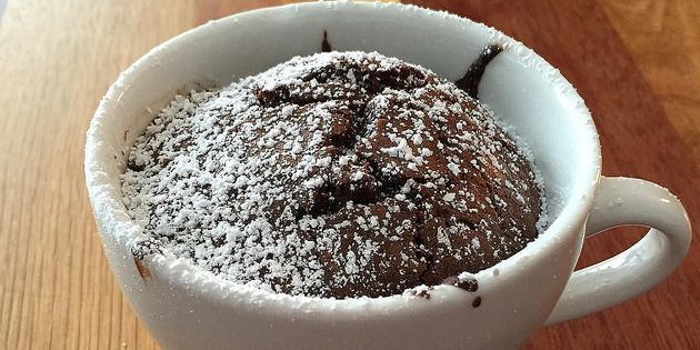 Chocolate muffin apelsinimahl