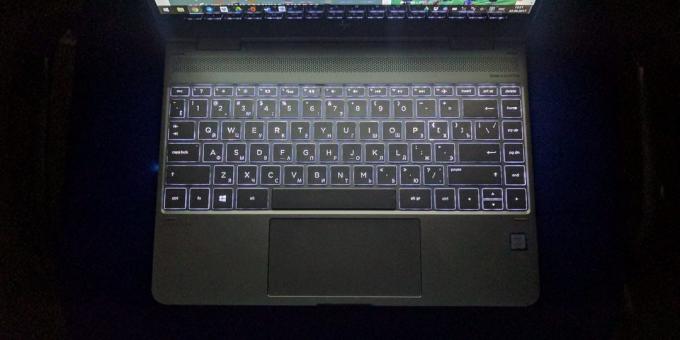 HP Spectre X360: taustavalgustusega klaviatuur