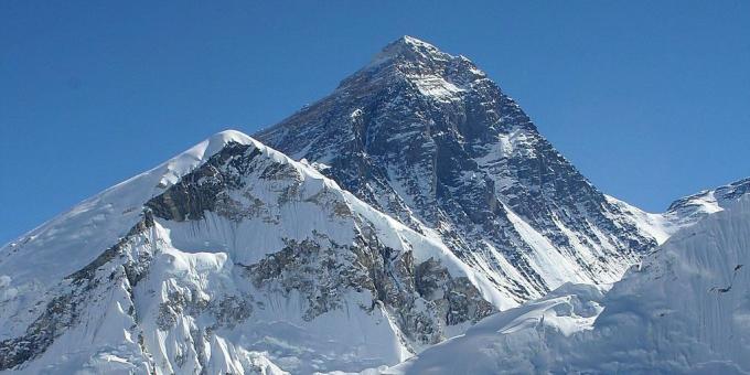 Mount Everest kasvab