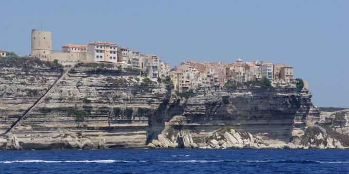 Kui minna Euroopas: Bonifacio, Prantsusmaa