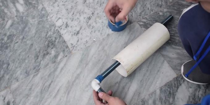Tee ise-purskkaev: kuidas mähkida veetoru kleeplindiga