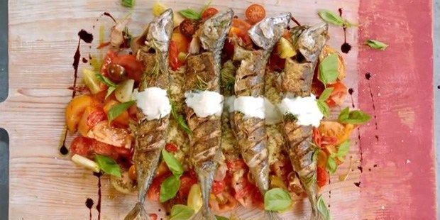 Kuidas kokk õhtusöök kiirustades: Grillitud makrell tomati ja quinoa mix