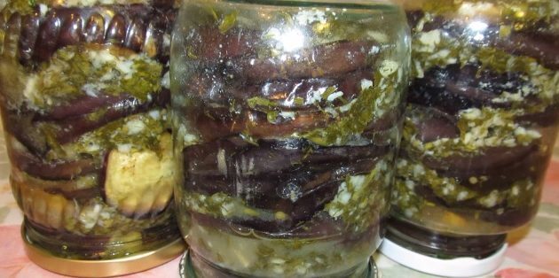 Delicious baklažaanid talvel: Praetud baklažaan küüslaugu ja ürtidega