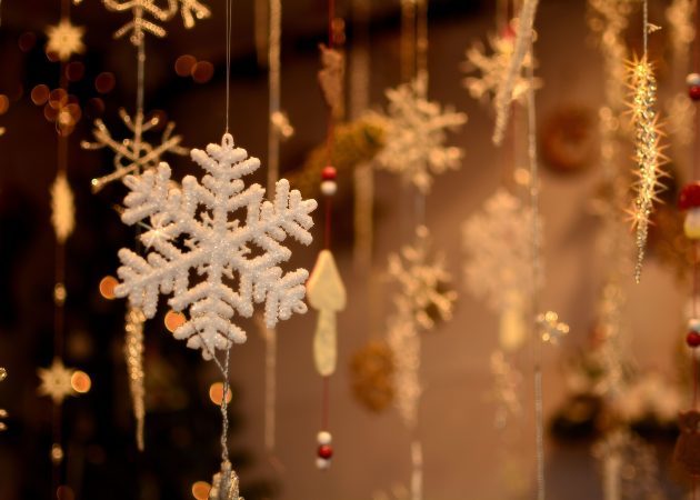 Kaunista jõulupuu: Snowflake valmistatud paber