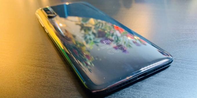 Ülevaade Xiaomi Mi 9: tagapaneel