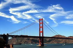 Kiudpilvedel üle Golden Gate Bridge