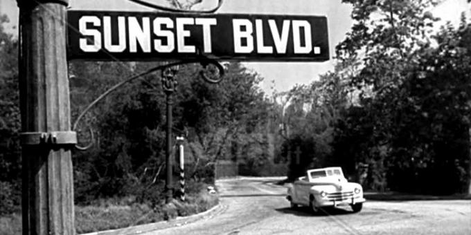 Filmi pealkirjade muuta tähenduses tõlke: Sunset Blvd - «Sunset Boulevard»