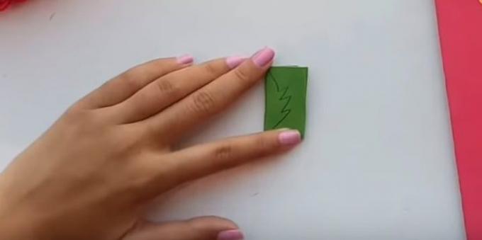 Sünnipäevakaardi oma kätega: lõigatud roheline raamat lehed
