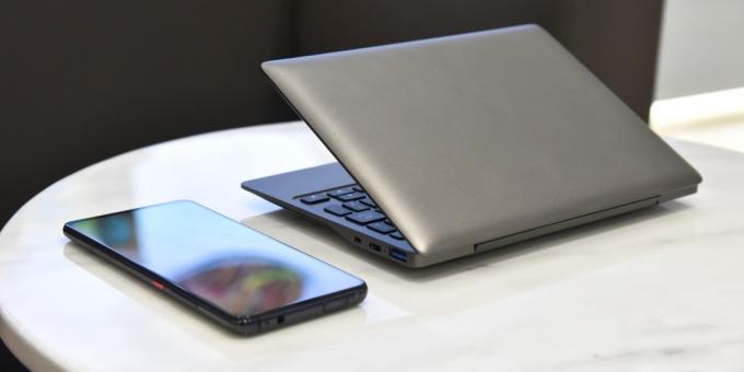 suurus sülearvuti on võrreldav iPad mini