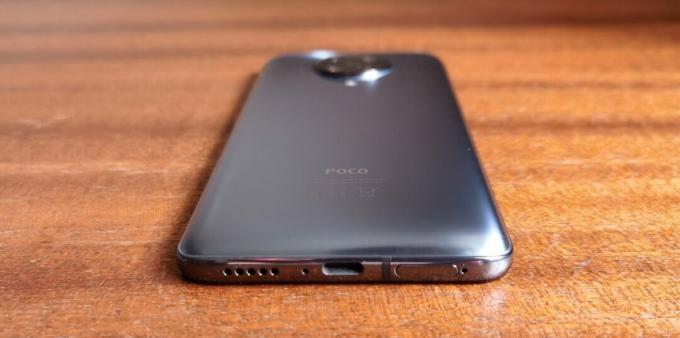 Xiaomi Poco F2 Pro allservas olev multimeediakõlar on varustatud oma võimendiga