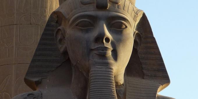 Ramses II kuju juht Egiptuses Luxori templis