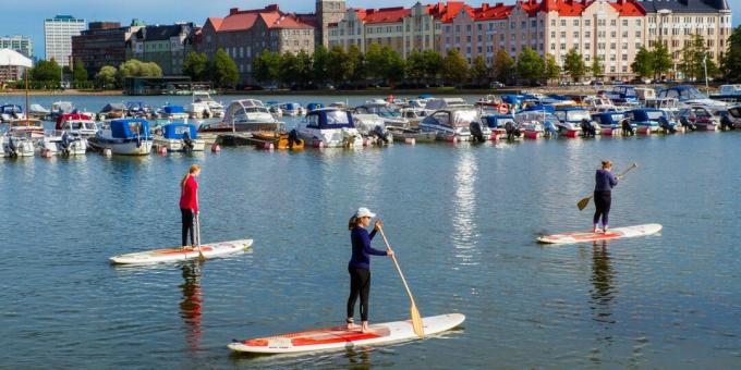 Käige talgupäeval sup-surfamas