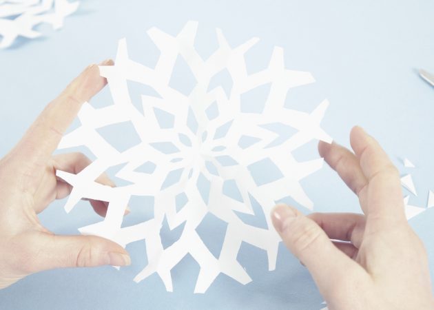 Kaunista jõulupuu: Snowflake valmistatud paber