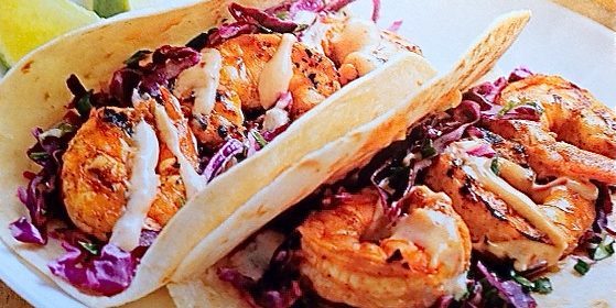 Retseptid grill: taco vürtsika krevette ja kapsas hapukoorekastmega