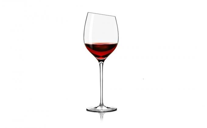 Klaasi punast veini Bordeaux