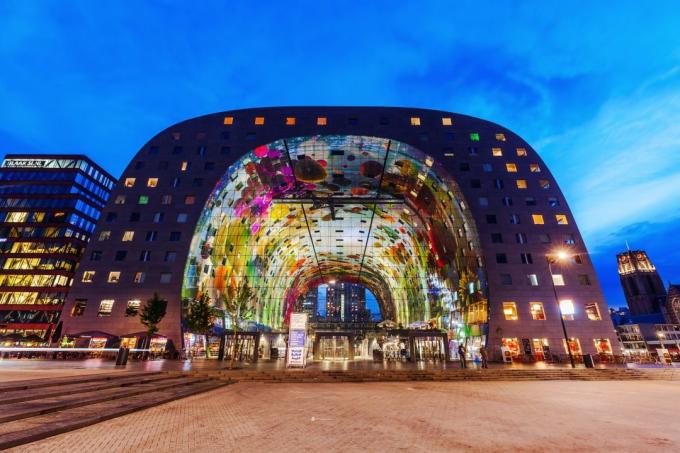 Euroopa arhitektuuri: Markthal Rotterdamis on Blaaki turul