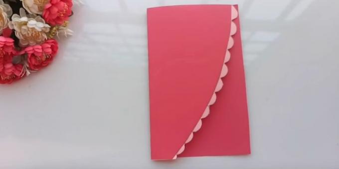 Sünnipäevakaardi oma kätega: Lõigake plaat roosa paber risti pooleks