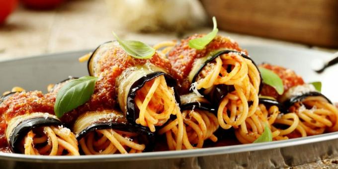 Baklažaanirullid spageti ja tomatikastmega