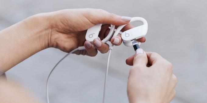 Apple tutvustas uuendatud Powerbeatsi kõrvaklappe. Nad töötavad 15 tundi ühe laadimisega