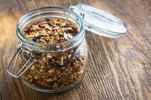 Retseptid Paremuselt: omatehtud granola