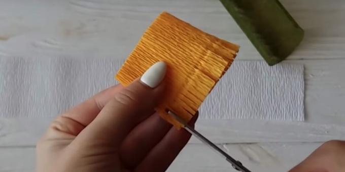 Kuidas teha isetehtud kommikimp: tehke ribale lõiked