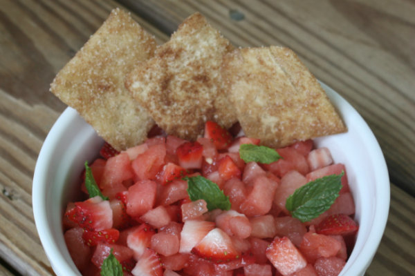 Arbuus-maasika-piparmündi salsa
