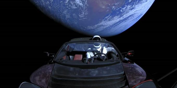 Ebatavalised objektid kosmoses: Tesla auto