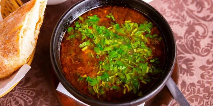 Veiseliha kharcho supp riisi ja tomatitega