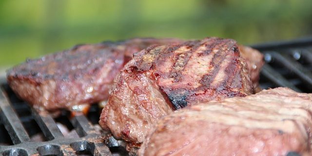 Retseptid grill: Loomaliha steik marineeritud sojakaste ja ketšup